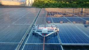Solar-/Photovoltaikanlagen-Reinigung maschinell